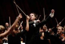 “Και πώς να περιγράψεις το “απερίγραπτο”, πώς να μεταφερθεί αυτό που ζήσαμε και αυτό που νιώσαμε, με λίγες λέξεις” – Ο Γιάννης Γαβρίλης γράφει για τη συναυλία του Θεόδωρου Κουρεντζή