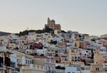 Σύρος – Η αρχόντισσα των Κυκλάδων που παντρεύει παράδοση και κοσμοπολιτισμό