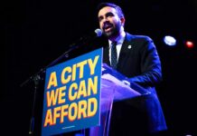 Ποιος ο νέος δήμαρχος της Νέας Υόρκης Ζοχράν Μαμντάνι που έγραψε ιστορία – Τι σημαίνει η εκλογή του