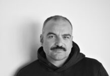 Γιάννης Σαμψαλάκης: «Για μένα είναι ένα έργο ποιητικό, υπαρξιακό, βαθιά ανθρώπινο, που ενώ γράφτηκε έναν αιώνα πριν αγγίζει θέματα που μοιάζουν πολύ οικεία και σήμερα»