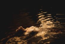 «Μόλις κοιμηθεί το κύμα» σε κείμενο & σκηνοθεσία Θύμιου Διαμάντη & Κώστα Κουτρούλη στο Θέατρο Φούρνος