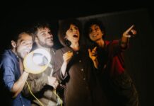 «Ο άνθρωπος που πέρασε ή με ενδιαφέρει Ρούλα» από τη Ρεβέκκα Τσιλιγκαρίδου και την ομάδα Babushka στο Κέντρο Ελέγχου Τηλεοράσεων