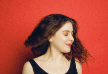 Η Πέπη Γιαννιώτη υποδύεται την Ευφροσύνη – ρόλος εμπνευσεμένος από την κυρά Φροσύνη – στην παράσταση “Μόλις κοιμηθεί το κύμα” και μίλησε στο All4fun για το συγκεκριμένο εγχείρημα